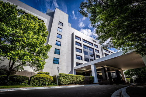 Crowne Plaza Canberra - Hotel Accommodation 1