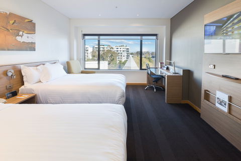 Crowne Plaza Canberra - Hotel Accommodation 6