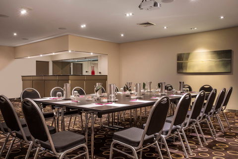 Crowne Plaza Canberra - Hotel Accommodation 10