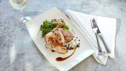 Crowne Plaza Canberra - Hotel Accommodation 11