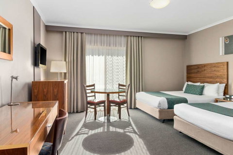 Quality Hotel Dickson - Hotel Accommodation 1