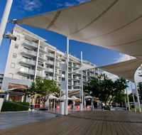 Oaks Waterfront Resort - Hotel Accommodation