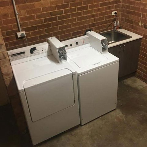 Across Country Motel & Svcd Apts - Hotel Accommodation 2