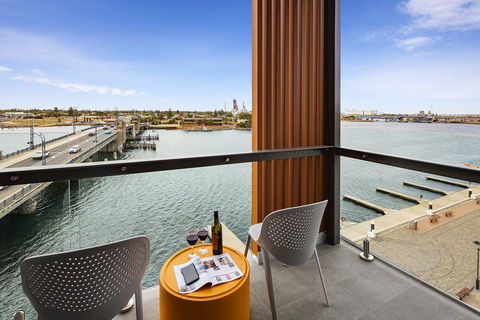 Quest Port Adelaide - Hotel Accommodation 1