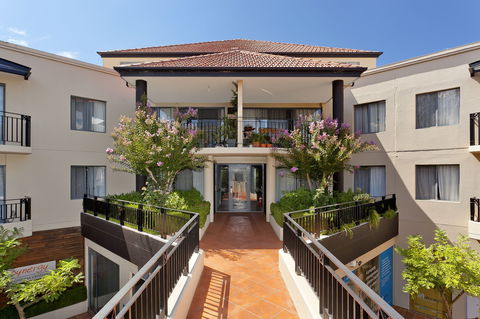 Astra Apartments The Griffin - Hotel Accommodation 2