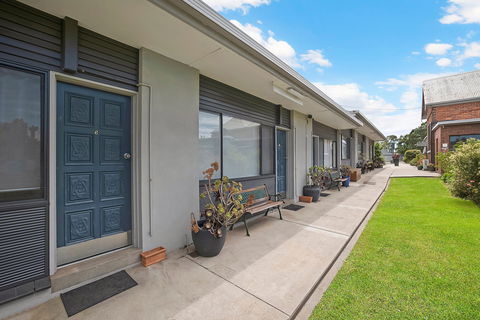 Hamilton Lakeside Motel - Hotel Accommodation 0