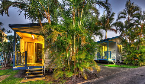 Alex Beach Cabins & Tourist Park - Hotel Accommodation 0
