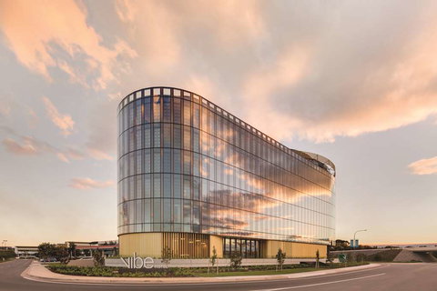 Vibe Hotel Canberra Airport - Hotel Accommodation 0
