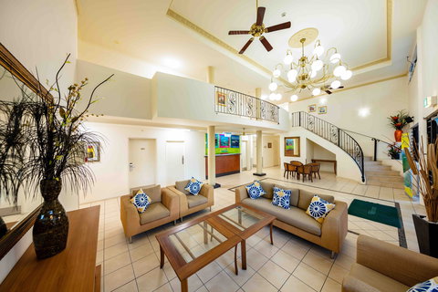 Cairns Queenscourt - Hotel Accommodation 1