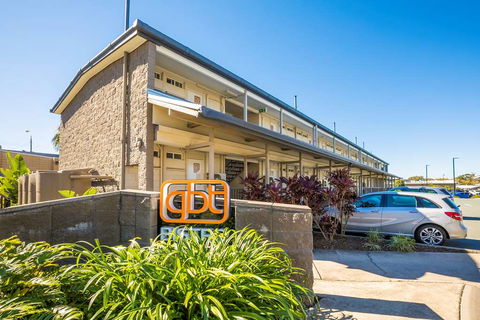 Nightcap at Golden Beach Tavern - Hotel Accommodation 0