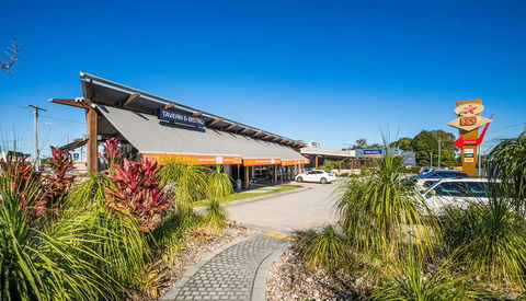 Nightcap at Golden Beach Tavern - Hotel Accommodation 1