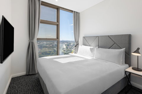 Meriton Suites George St - Hotel Accommodation 1