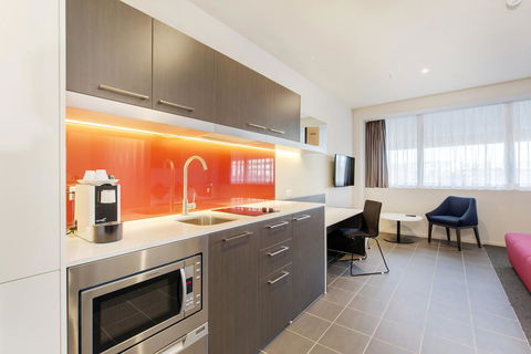 Abode Woden - Hotel Accommodation 2