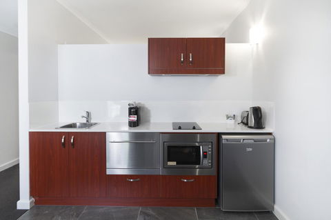 Abode Narrabundah - Hotel Accommodation 1