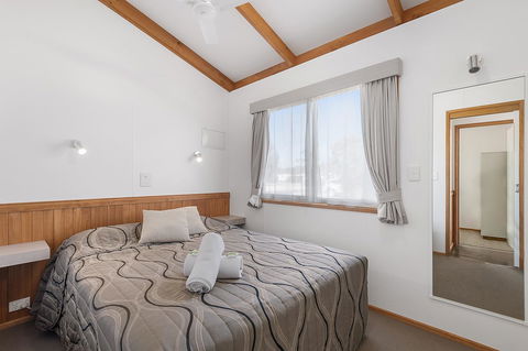 Port Broughton Tourist Park - Hotel Accommodation 15