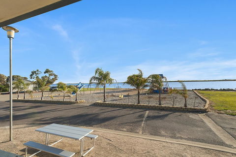 Port Broughton Tourist Park - Hotel Accommodation 38