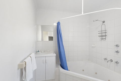 Port Broughton Tourist Park - Hotel Accommodation 43