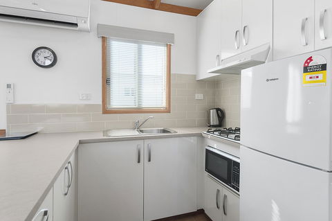 Port Broughton Tourist Park - Hotel Accommodation 18