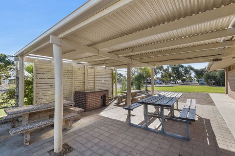 Port Broughton Tourist Park - Hotel Accommodation 5