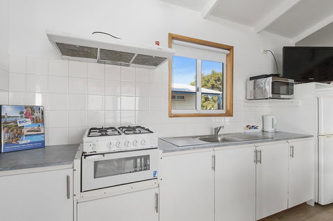 Port Broughton Tourist Park - Hotel Accommodation 34