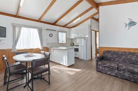 Port Broughton Tourist Park - Hotel Accommodation 17