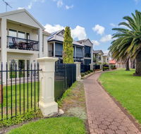 Port Adelaide Harbourside House - Hotel Accommodation