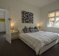 Cowan Street Bungalow - Hotel Accommodation