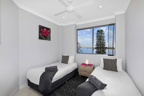 Lakeside Waterfront Apartment The Entrance - Hotel Accommodation 9