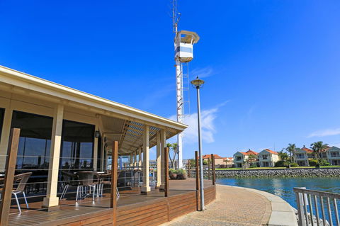 Marina Hotel - Hotel Accommodation 36