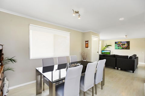 Ainslie Roberts Drive Retreat - Hotel Accommodation 1