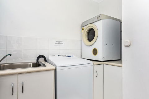 Ainslie Roberts Drive Retreat - Hotel Accommodation 10