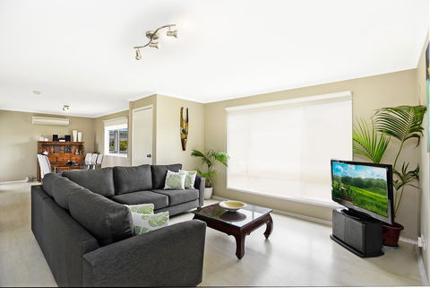 Ainslie Roberts Drive Retreat - Hotel Accommodation 0