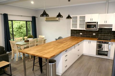 The Purple Door On Seaview - Hotel Accommodation 2