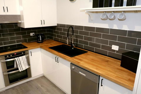 The Purple Door On Seaview - Hotel Accommodation 3