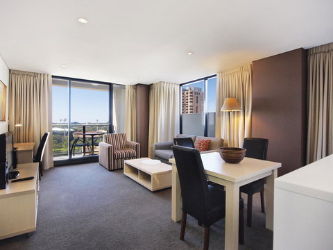 Oaks Adelaide Horizons Suites - Hotel Accommodation 13