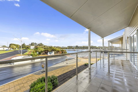 Aloha Waterfront Properties - Hotel Accommodation 23