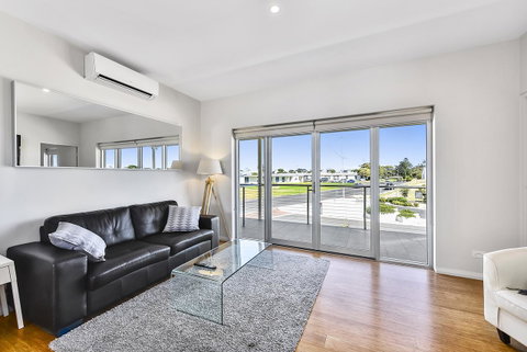 Aloha Waterfront Properties - Hotel Accommodation 26