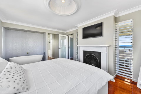 Aloha Waterfront Properties - Hotel Accommodation 12