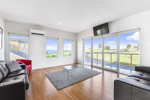 Aloha Waterfront Properties - Hotel Accommodation 30