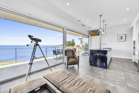 Aloha Waterfront Properties - Hotel Accommodation 8