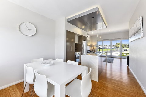 Aloha Waterfront Properties - Hotel Accommodation 27