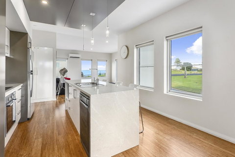 Aloha Waterfront Properties - Hotel Accommodation 6