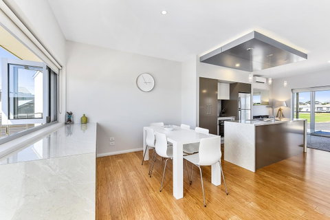 Aloha Waterfront Properties - Hotel Accommodation 28