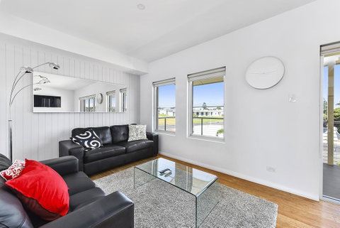 Aloha Waterfront Properties - Hotel Accommodation 17