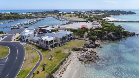 Aloha Waterfront Properties - Hotel Accommodation 0
