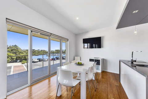 Aloha Waterfront Properties - Hotel Accommodation 20