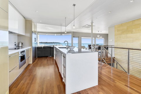 Aloha Waterfront Properties - Hotel Accommodation 5