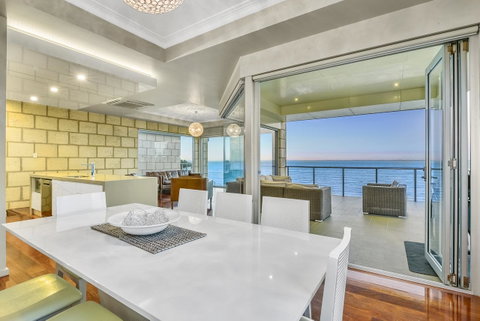 Aloha Waterfront Properties - Hotel Accommodation 9