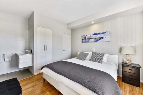 Aloha Waterfront Properties - Hotel Accommodation 21