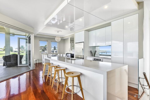 Aloha Waterfront Properties - Hotel Accommodation 7